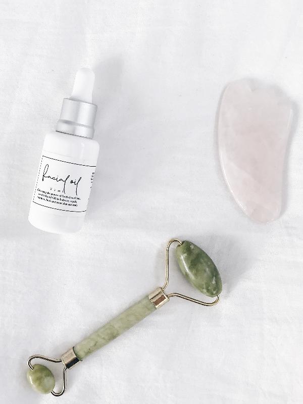 Balance, hydrate, treat + repair skin with this oil, infused with medicinal herbs for skin health + healing. Our Facial Oil is formulated to tone skin, calm redness + irritation, and protect against the effects of ageing. Gentle + easily absorbed, this treatment oil is rich in antioxidant, anti-inflammatory + antibacterial ingredients.