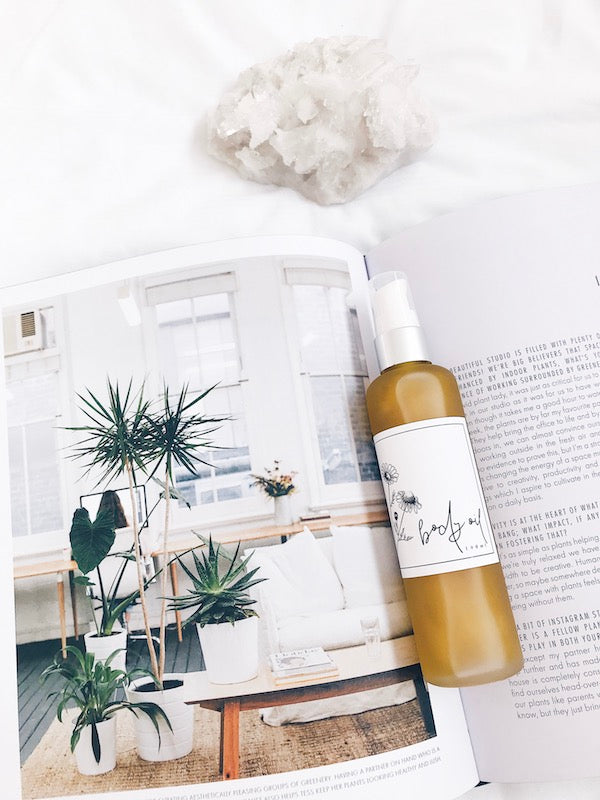 Soothe, replenish, rehydrate + repair skin, and reduce the appearance of stretch marks and cellulite, with this luxurious body oil. Featuring mica for an added glow, and rose quartz to promote a true sense of self-love.
